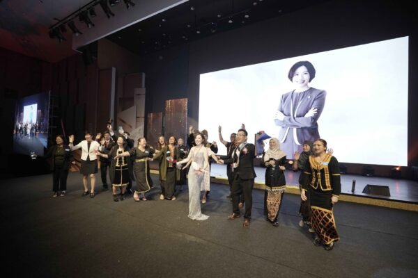 _7M32033-min_8_11zon